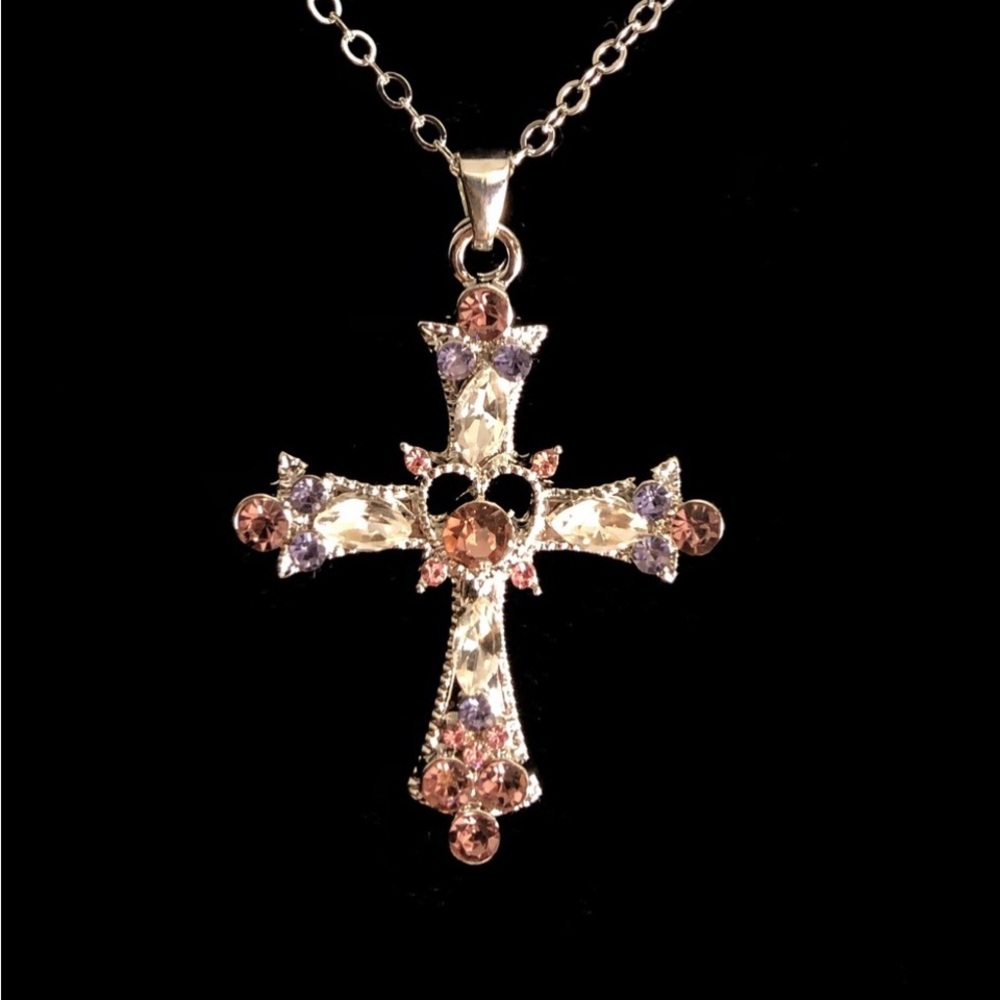 👙$5 Clear Out Sale👛 
Elegant Silver and Pink Cross Pendant Necklace